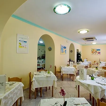 Hotel Eden Park 3*